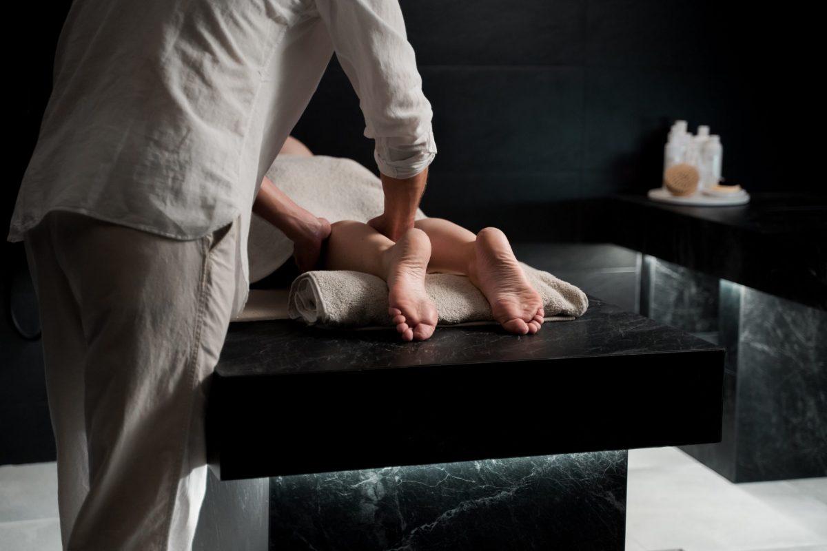 Lợi ích của dịch vụ massage tại nhà và mặt trái của dịch vụ 
